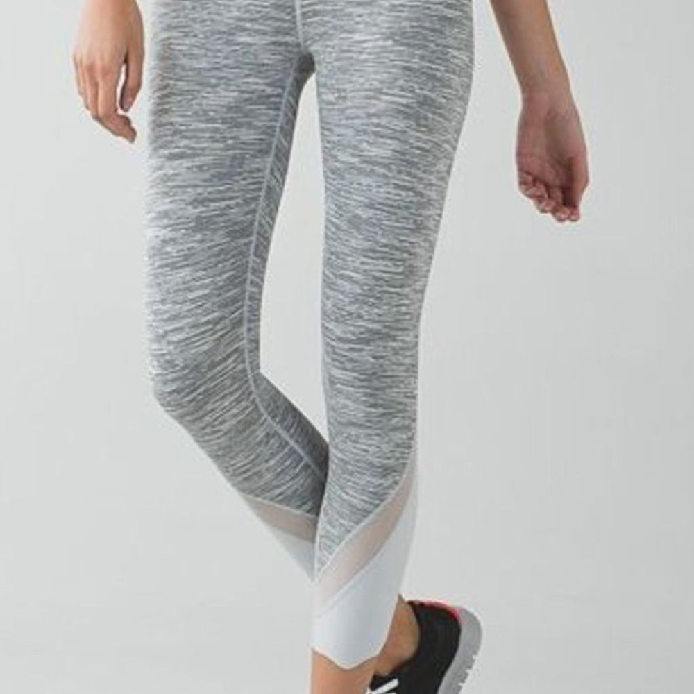 Lululemon Wunder Under Crop Scallop Mesh Wee are from Space Silver Spoon -Size 6